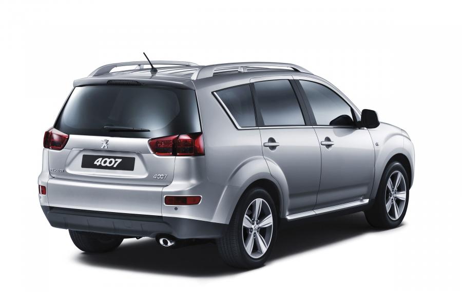  Peugeot 4007 2008 года  (фото 17 из 57)
